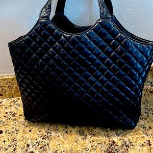 Maxi style handbag